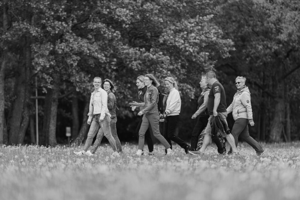 The NGO Kõnnime Koos initiates and organizes guided walking groups to support the development and maintenance of regular exercise habits. We assisted them in preparing an overview of how participants in the groups evaluate their health and exercise habits and examined how these evaluations changed after three and six months.